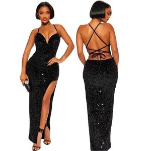 NWT LARGE |/ NWT |/ FASHION
NOVA ALLISON VELVET SEQUIN
GOWN